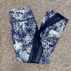 Women’s Capri leggings with mesh